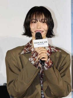 "나나 모녀에 5cm 베였다"…선고 앞두고 '소견서' 들고나온 자택 강도