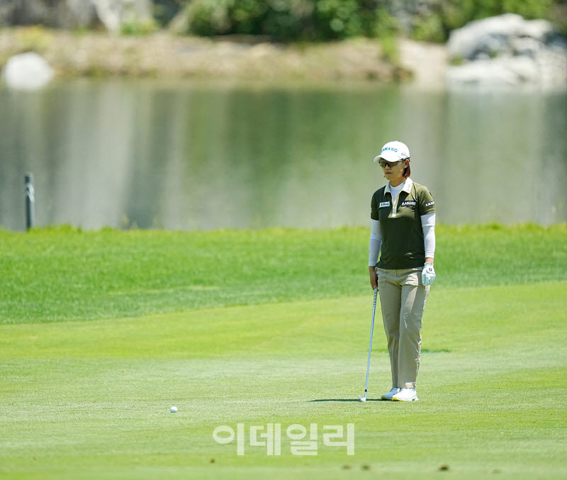 최은우,차분히 핀 방향으로 선다                                                                                                                                                                    
