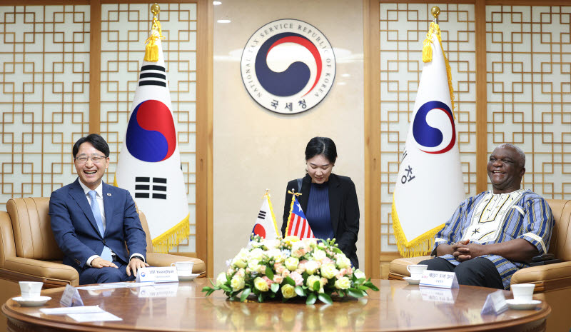 ‘선박왕이자 체납왕’ 권혁 잡으러…국세청, 라이베리아와 손잡았다