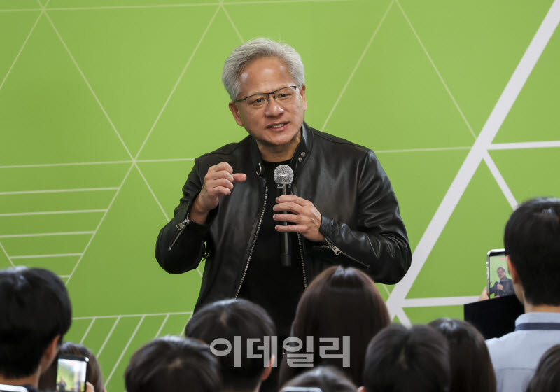  서울대 강연하는 엔비디아 젠슨 황                                                                                                                                                                 
