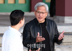 젠슨 황 “SK하이닉스 캐파 두 배도 부족…韓 AI 생태계 전방위 협력”