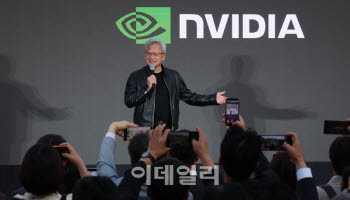 젠슨 황 "韓, 제조업·SW 다 갖춘 독보적 국가…의대 쏠림은 놀라워"