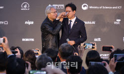 韓, 엔비디아 차세대 GPU 가장 먼저 받는다…젠슨황·배경훈 회동서 확약