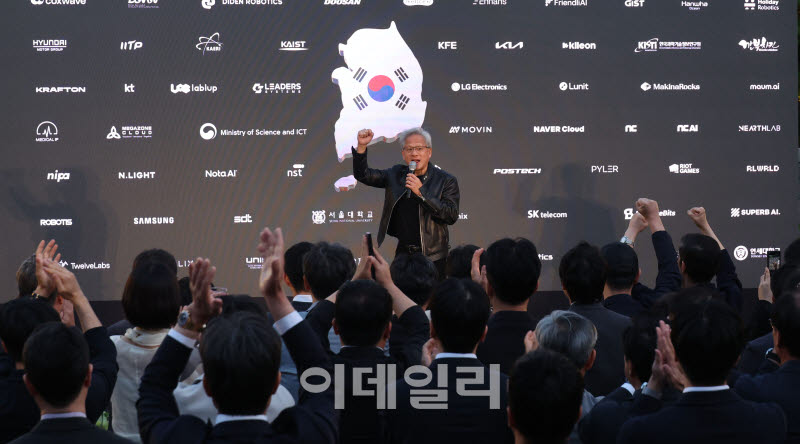 젠슨 황 방한에 로보틱스株 들썩…"중장기 모멘텀 확보"