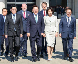 李대통령 순방길 배웅한 김민석…끝내 안 보인 정청래