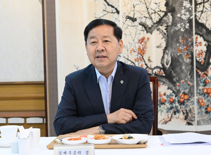 머리 맞댄 경제수장들…"추가 세원, '잠재성장률' 높일 미래에 투자해야"