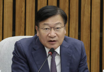 국힘 신임 원내대표에 3선 정점식...친윤·당권파