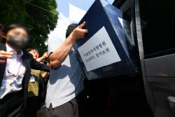 선관위 “잠실7동 투표용지 상자 폐기업체 전달…법적 보관 대상 아냐”