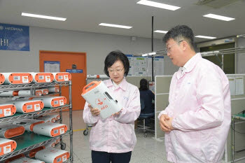 오유경 식약처장, 메디아나 방문..."의료기기, AI 시대 국가 성장동력"