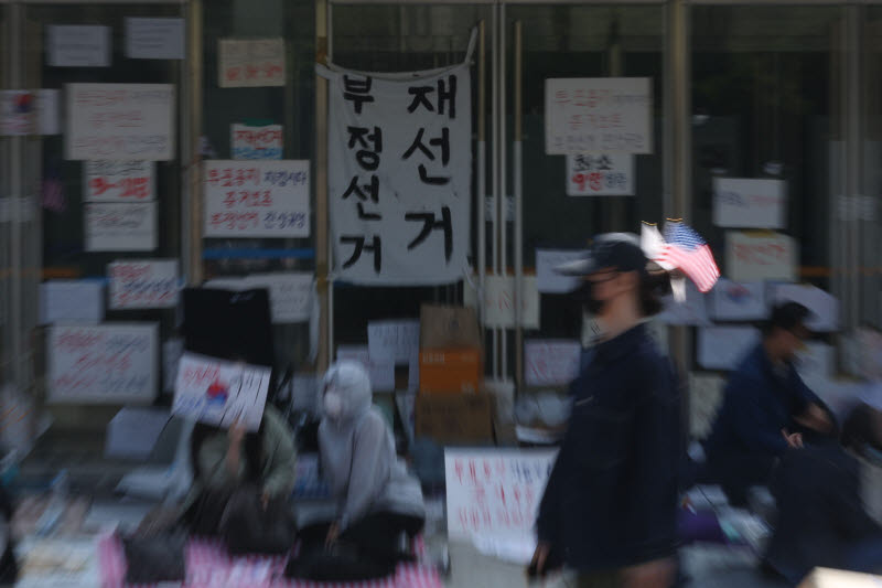 '투표용지 부족' 사태에서 번진 '부정선거'                                                                                                                                      