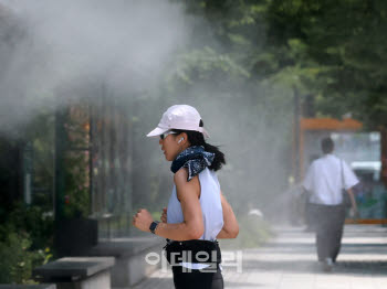 이번 주말 '불볕더위' 기승…당분간 곳곳 '소나기' 유의