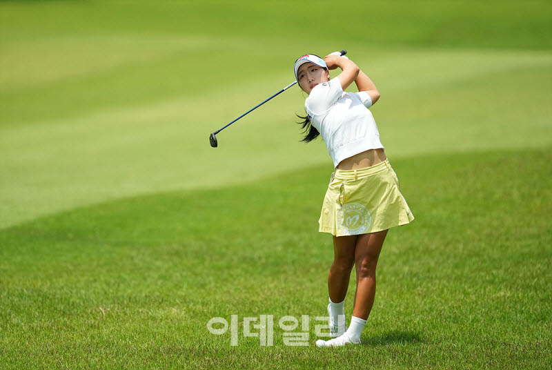 이동은,첫 홀 버디 향한 우드샷                                                                                                                                                                     