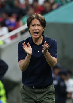 홍명보 “포기하지 않고 이긴 점 긍정적…멕시코전이 중요하다”