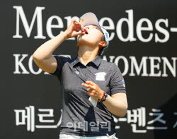 [포토]김지윤,에너지 보충 먼저해요                                                                                                                                                                       