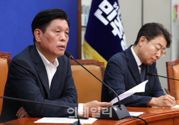 당무 현안 기자간담회, '발언하는 조승래 사무총장'