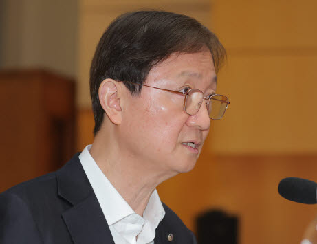 이찬진 금감원장 "사이버보안, CEO가 직접 현장서 확인하라"