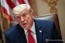 트럼프 “내일 이란과 호르무즈 재개방 합의 서명”…종전 협상 분수령