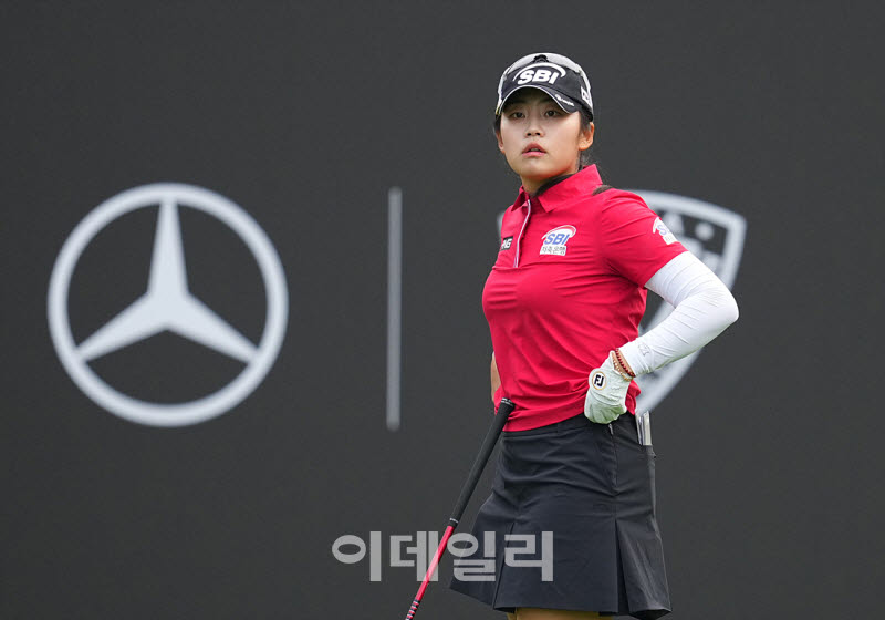 김지윤,다리는 길어보여야하니                                                                                                                                                                      
