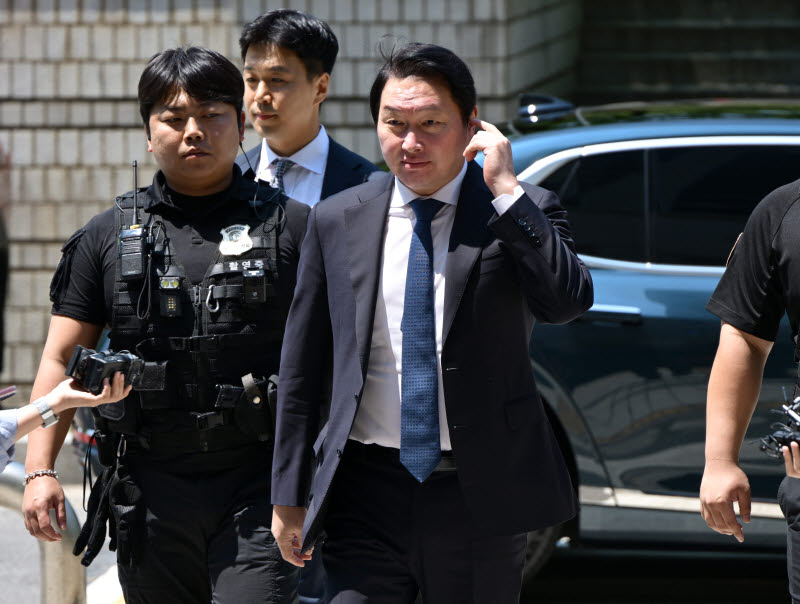 최태원, 재산분할 파기환송심 2차 조정 기일 참석                                                                                                                                                    