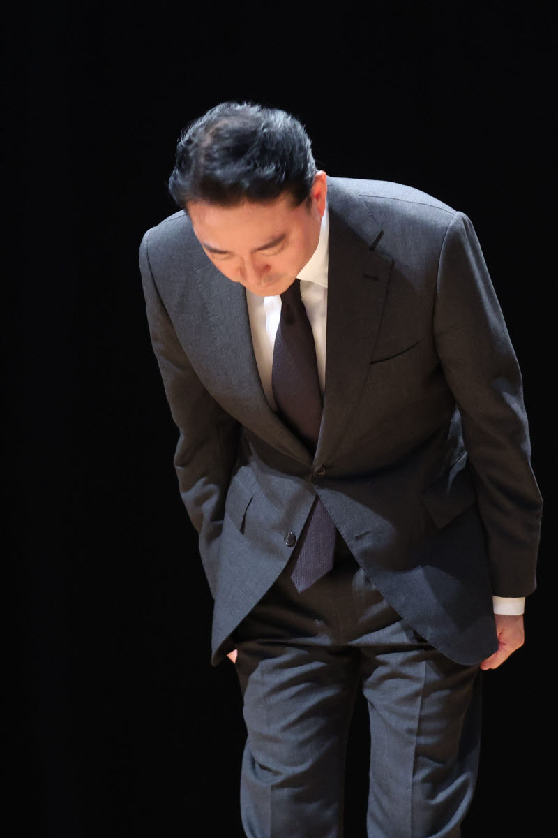 [포토]기업회생절차에 고개숙인 중앙그룹