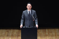 [포토]홍정도 중앙그룹 부회장, 기업회생 절차 관련 입장 발표                                                                                                                                              