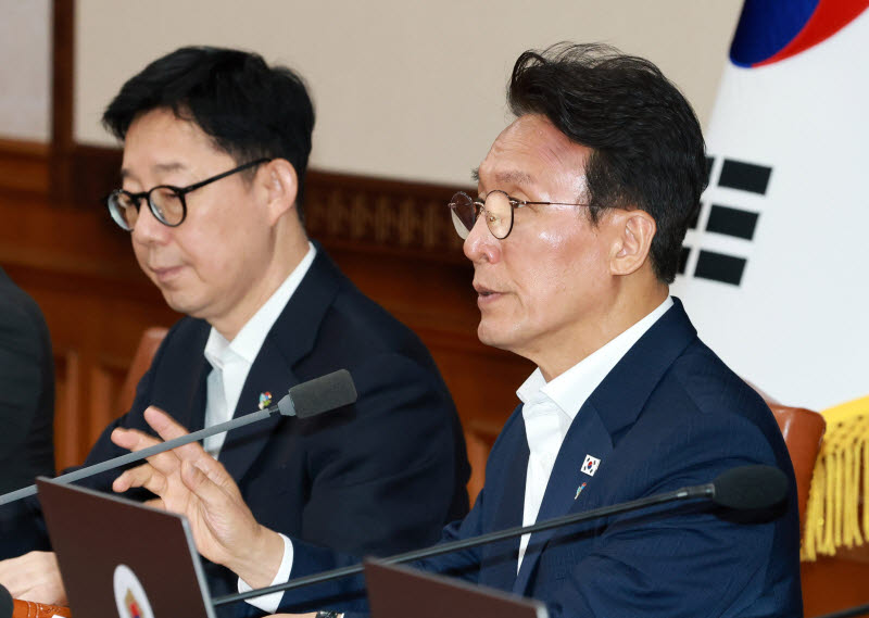국무회의 겸 비상경제본부회의 주재하는 김민석 총리                                                                                                                                                 