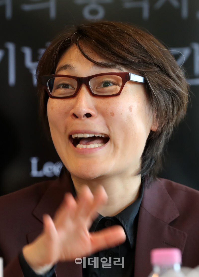  덴마크 입양작가  ‘리 랑그바드’                                                                                                                                                                 
