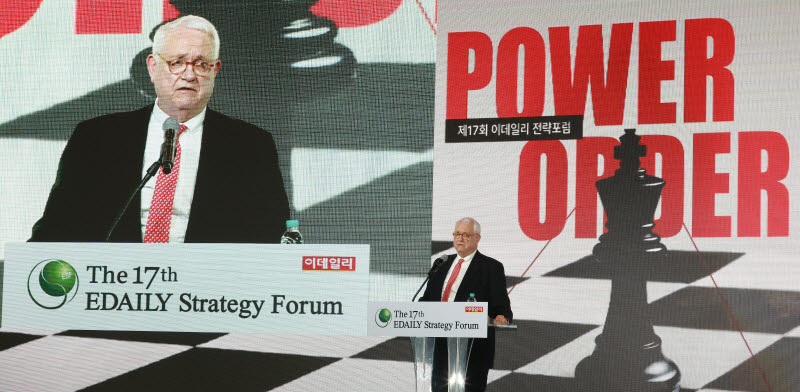 제2차 대분기:패권의 격돌과 글로벌 질서의 재편이란 주제로 기조연설하는 존 햄리                                                                                                                     