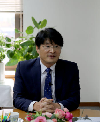 AI 이후의 일터…답은 ‘신뢰의 HR’