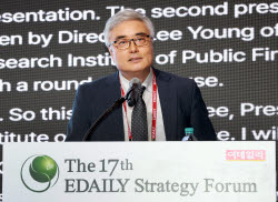 “초과세수 생기면 다 쓰지 말고 국가채무 줄여야”[ESF2026]