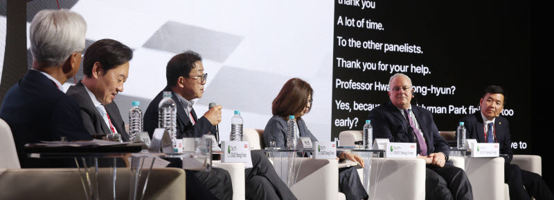 '통화·금융 무질서의 시대, 성장 가능한 통화·금융정책' 토론                                                                                                                             