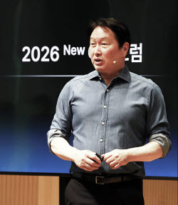 최태원 'AI 인재상' 초점...SK하닉, 채용서 학력 제한 없앤다