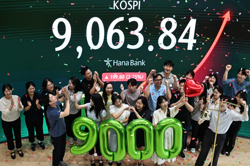 코스피, 한달만에 9,000 돌파                                                                                                                                                                       