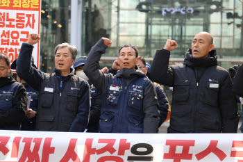 "1년동안 단체교섭만 할 판"…조선·철강업계, 사용자 확대에 '골머리'