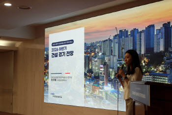 “집값 2.5%, 전셋가 5% 상승 전망”…하반기 주택시장도 ‘빨간불’