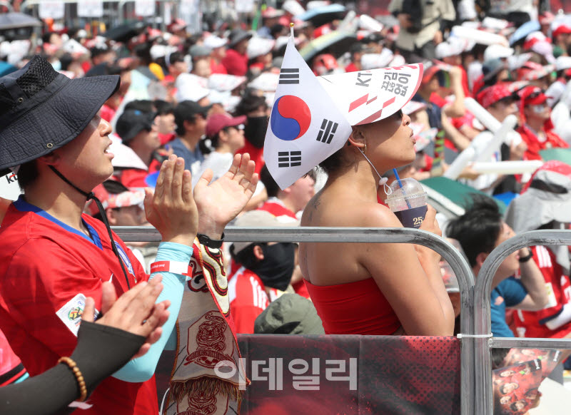  길거리 응원하는 외국인                                                                                                                                                                           