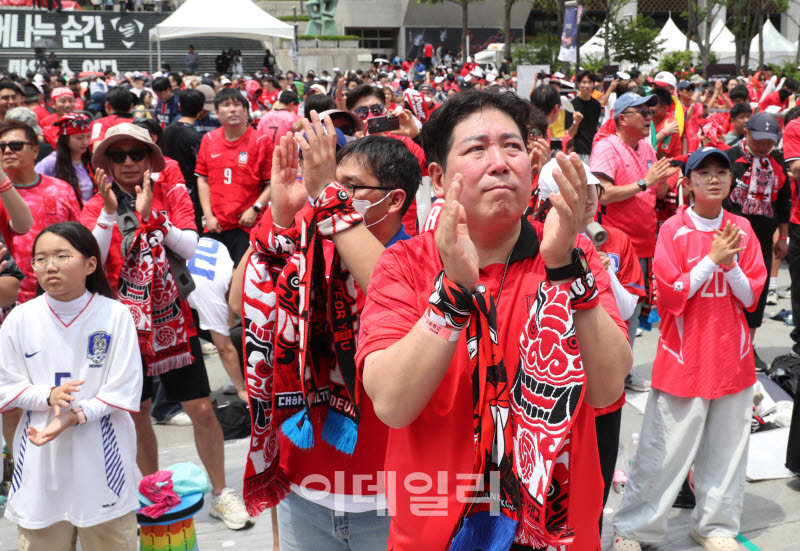  아쉬워하는 시민                                                                                                                                                                                  