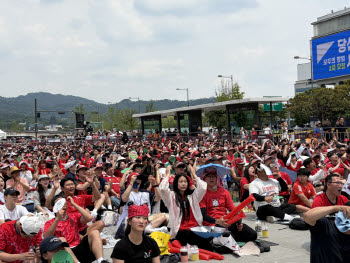 "제발" 외친 2만5000명…끝내 열리지 않은 멕시코 골문