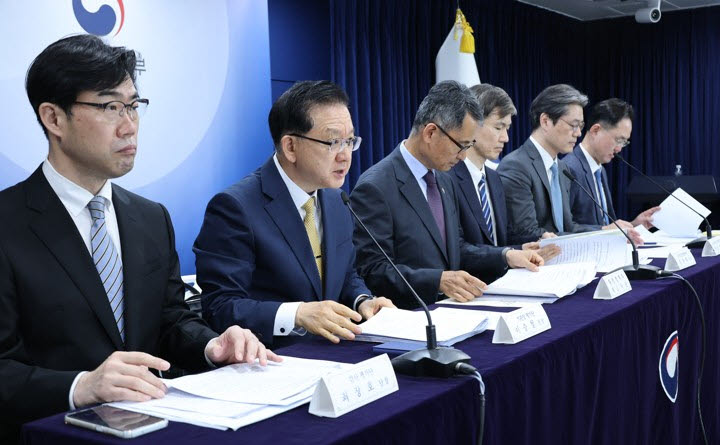 정부, 김동극 공무원연금공단·장원삼 코이카 이사장 해임 건의