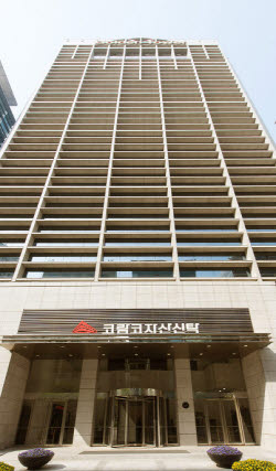 공무원연금·우본도 찍었다…코람코, 거침없는 '영토 확장'