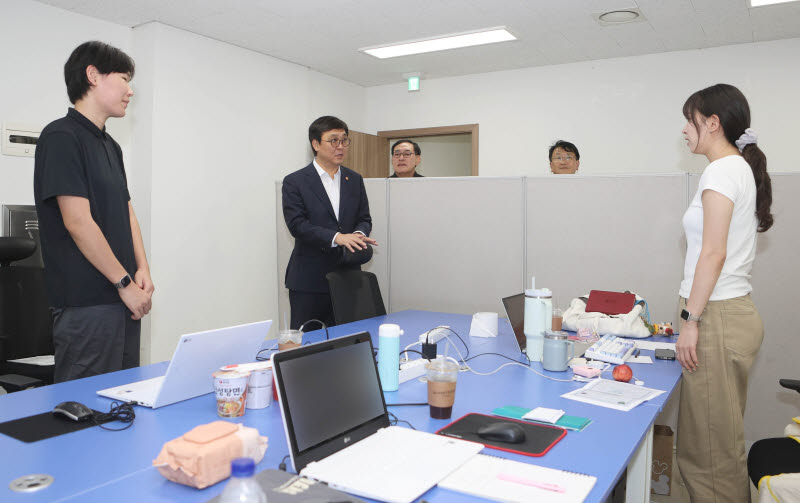 문체부, 핸드볼경기장 봉쇄 장기화 대응…추가 지원책 점검