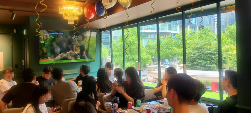 "부장님이 치맥 쐈죠"…출근 대신 치킨집 찾은 'K직장인'