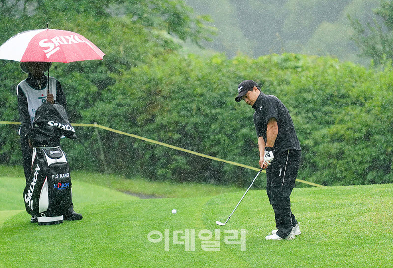  강윤석, 정교한 어프로치                                                                                                                                                                          