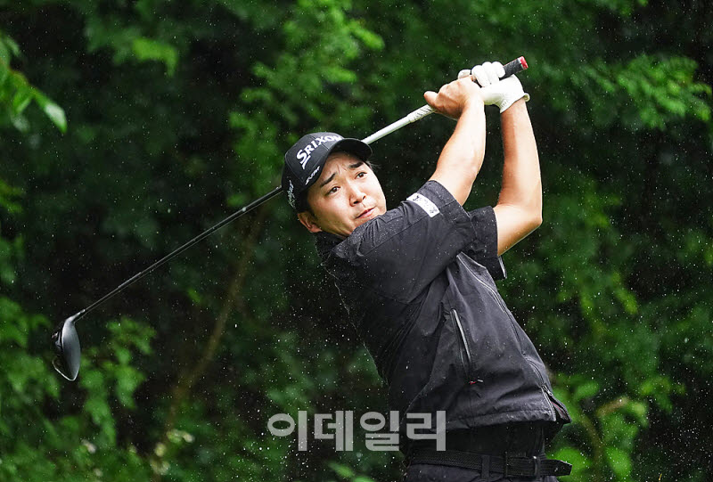  오기소 타카시, 호쾌한 샷으로 우승을 넘본다                                                                                                                                                       