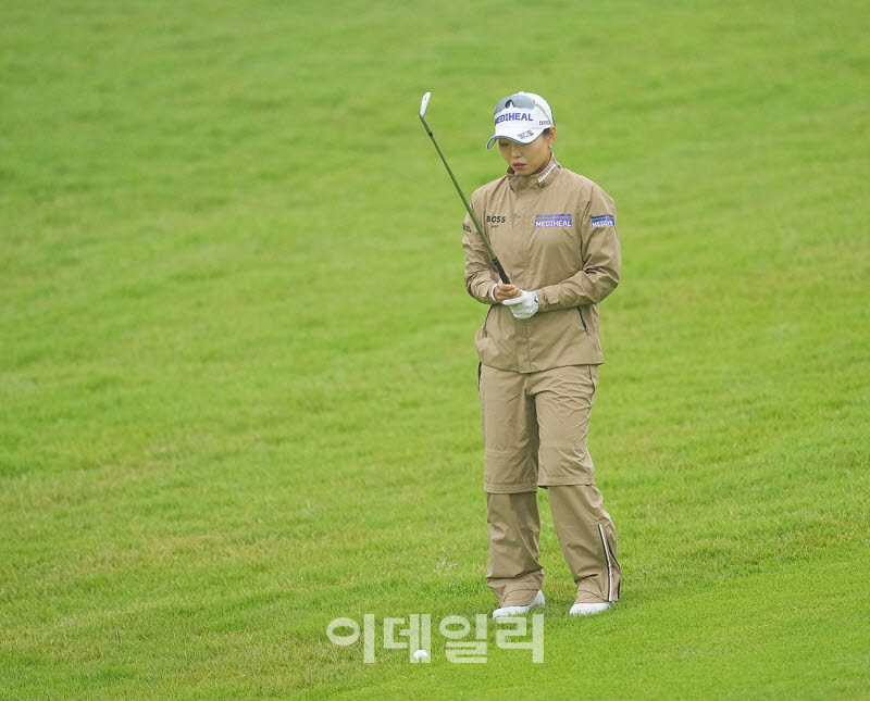 이채은,확실하게 바라본다                                                                                                                                                                          