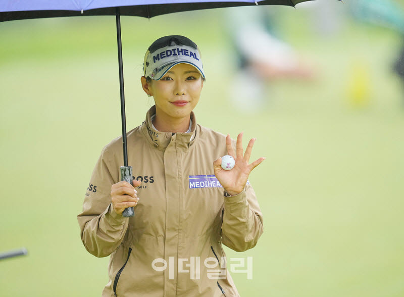 이채은,귀여운 볼인사                                                                                                                                                                              
