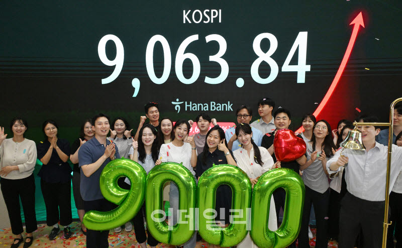코스피 9000 넘자…국내 주식형 ETF 비중 50% 돌파
