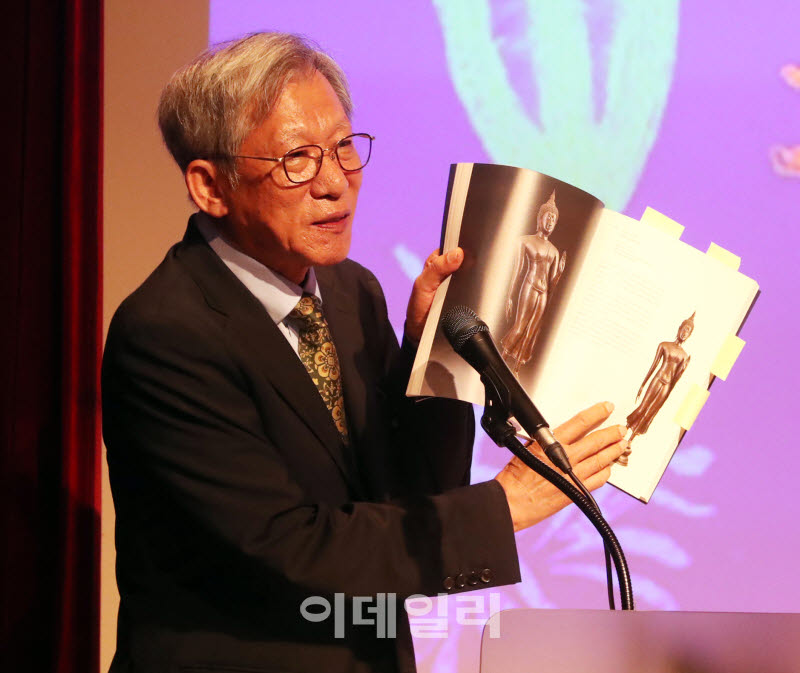 [포토] 태국미술명품전 소개하는 유홍준 국립중앙박물관장