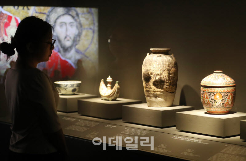 [포토] 태국미술명품전-'벤짜롱 항아리 등'
