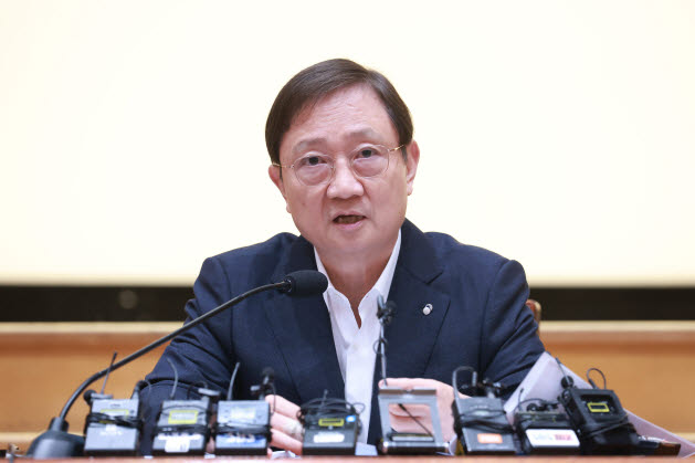 금감원장 "李 대통령 지적 '요양병원 페이백' 빙산의 일각…범정부 공동대응 나설 것&qu...